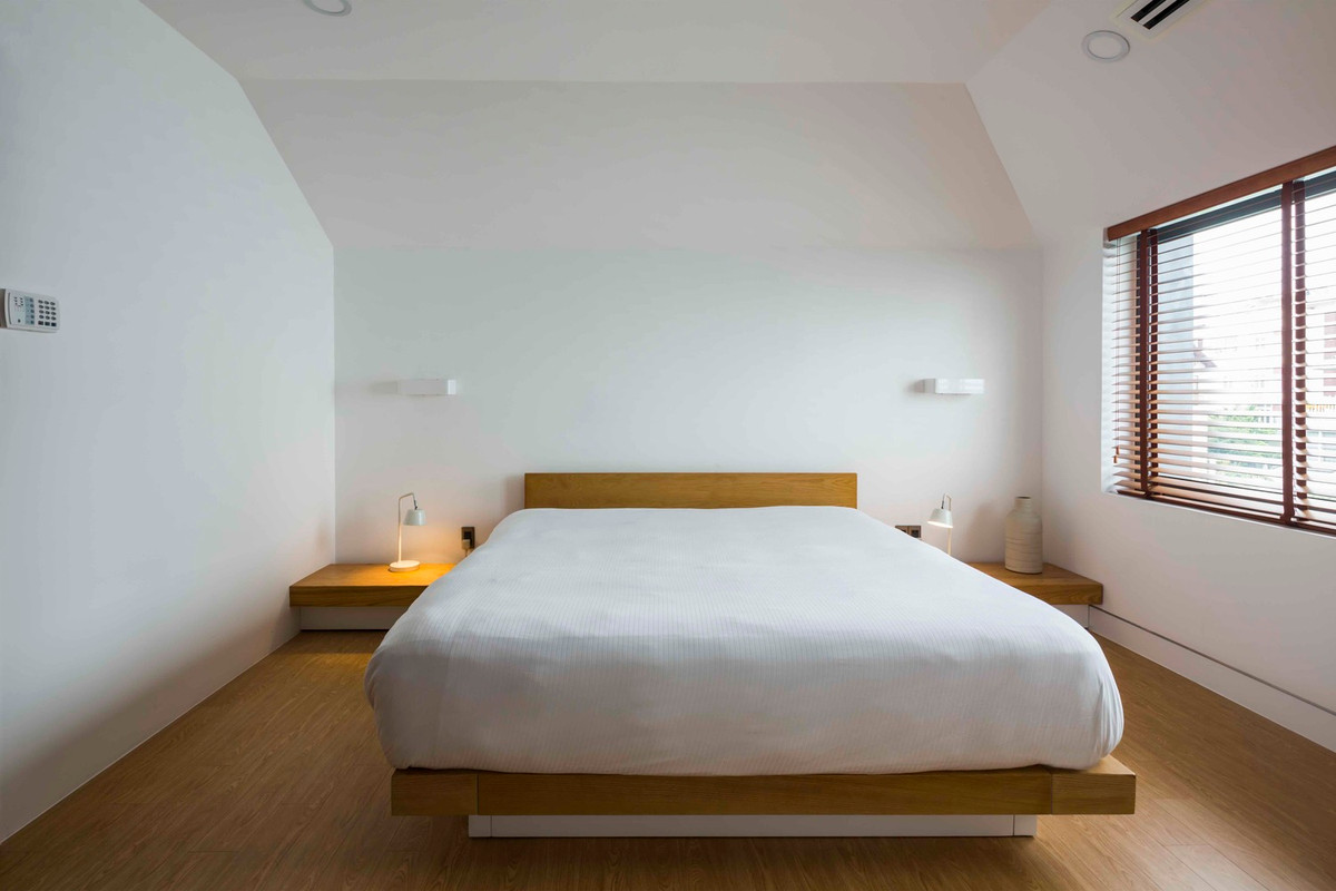 Không gian phòng ngủ tối giản. Ảnh: Hiroyuki Oki