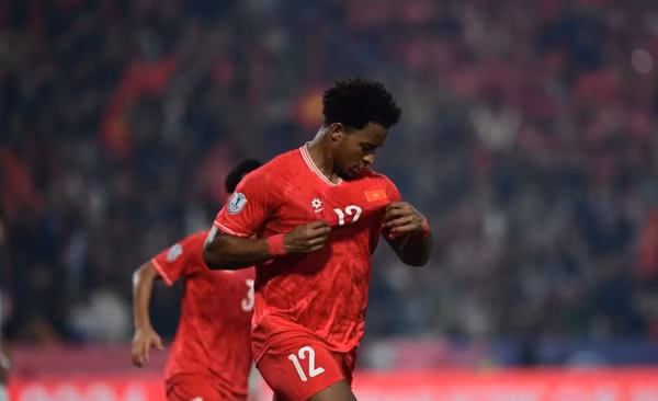 Dù không chia sẻ về mức lương của mình, song Nguyễn Xuân Son từng cho biết: “Tại Brazil, khi chơi tại các câu lạc bộ lớn, cầu thủ chắc chắn được trả lương cao. Tuy nhiên, tôi nghĩ mức lương tại Việt Nam cũng rất tốt và tạo ra nhiều cơ hội”. Ảnh: Dân Việt