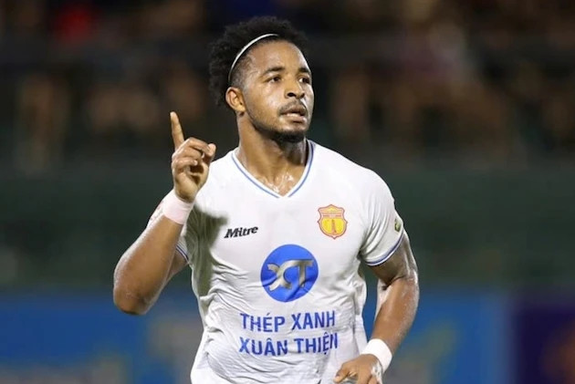 Xuân Son đến Việt Nam lần đầu vào cuối năm 2019 và sau đó gia nhập CLB Nam Định. Xuân Son là chân sút ngoại hay nhất V-League 2023/2024. Ảnh: GDTĐ