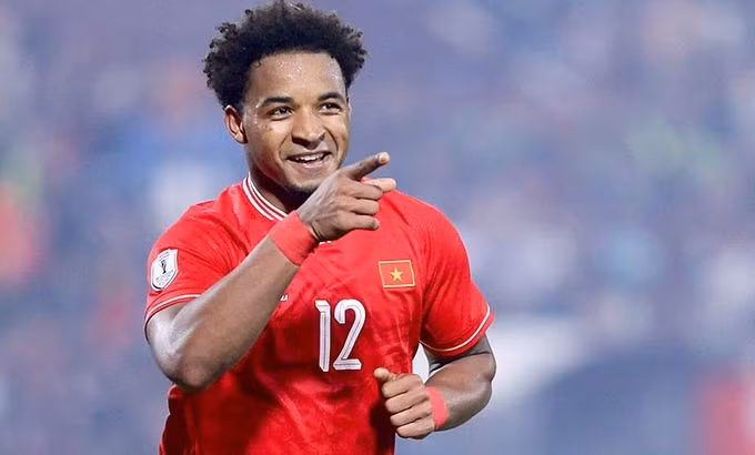 Nguyễn Xuân Son đứng sau thủ thành Nguyễn Filip - người hiện có giá 550.000 Euro. Ảnh: Bongdaplus