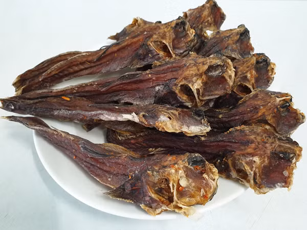 Những năm gần đây, khô cá leo cây, một đặc sản nổi tiếng ở Cà Mau được đông đảo du khách gần xa tìm mua để thưởng thức. Ảnh: Đặc sản Cà Mau