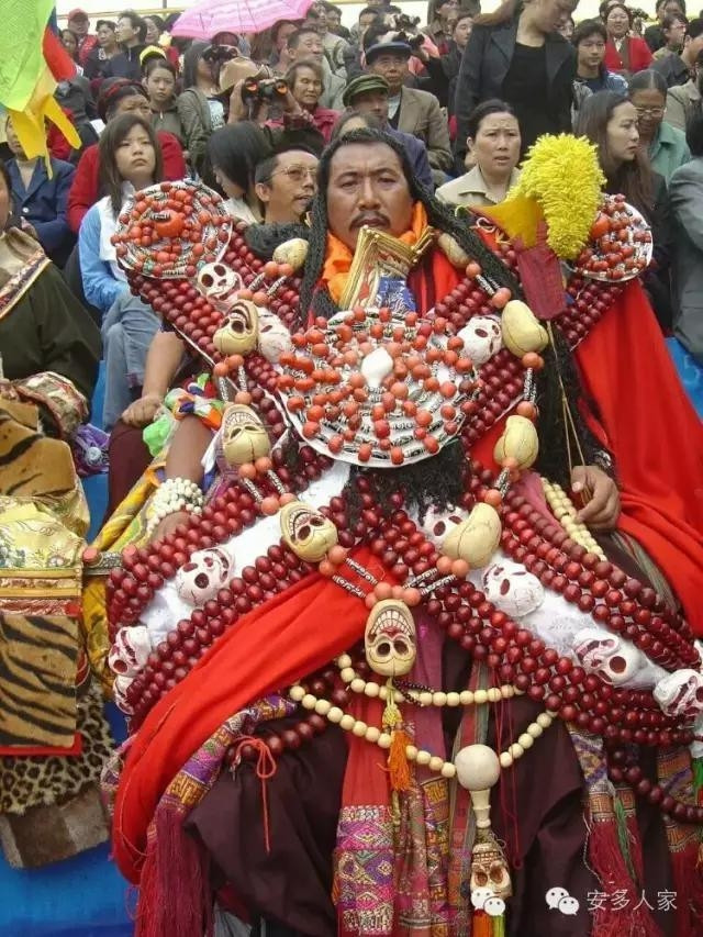 Lượng châu báu chính là biểu tượng cho sự giàu có và địa vị xã hội của một gia đình trong bộ tộc Khampa. Ảnh: Chinanews