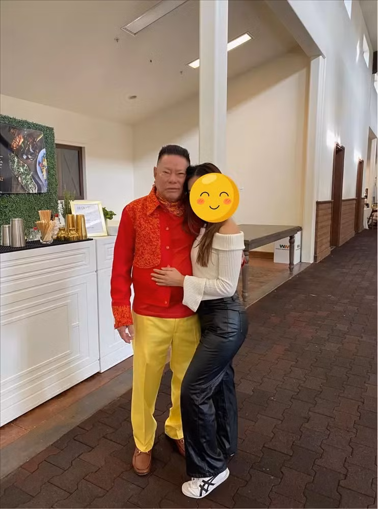 Đáng nói, dưới loạt ảnh chụp của Hoàng Kiều cư dân mạng để lại nhiều bình luận tiêu cực, thậm chí nhắc đến Ngọc Trinh để mỉa mai ông. Hành động khiếm nhã này khiến tỷ phú 80 tuổi bức xúc. Ảnh: FB Kieu Hoang