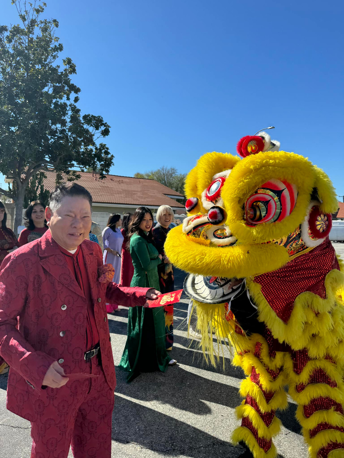Tỷ phú gốc Việt còn mở một trung tâm tổ chức tiệc cưới rộng lớn và làm đại lý cho một thương hiệu thực phẩm chăm sóc sức khỏ. Ảnh: FB Kieu Hoang