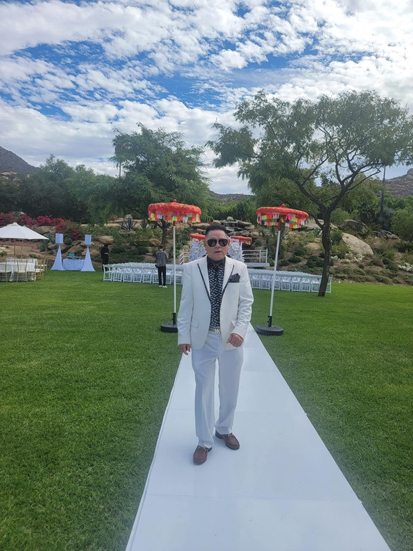 Dù tuyên bố nợ nẩn như chúa chổm nhưng cuộc sống của tỷ phú Hoàng Kiều không thay đổi quá nhiều. Ông vẫn duy trì kinh doanh công ty rượu vang nổi tiếng tại thung lũng Napa, California, Mỹ. Ảnh: ĐSPL