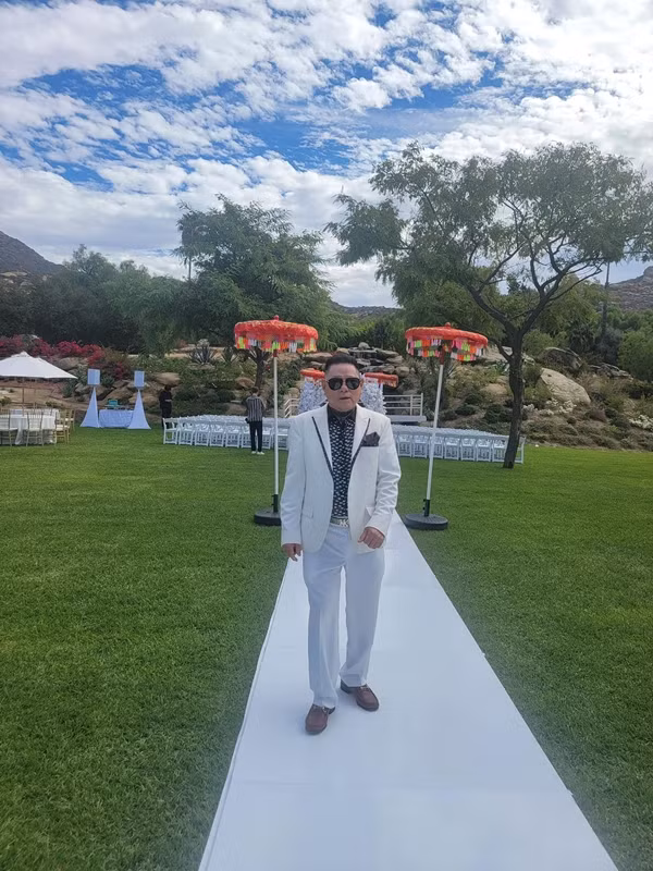 Dù tuyên bố nợ nẩn như chúa chổm nhưng cuộc sống của tỷ phú Hoàng Kiều không thay đổi quá nhiều. Ông vẫn duy trì kinh doanh công ty rượu vang nổi tiếng tại thung lũng Napa, California, Mỹ. Ảnh: ĐSPL