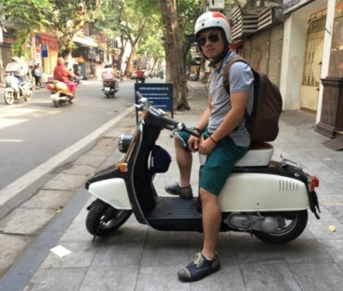 Giới chơi xe cổ TP HCM không ai là không biết đến cái tên Tiến Đạt. Anh từng được vinh danh là nghệ sĩ sở hữu xe cổ nhiều nhất năm 2007. Ảnh: GDTĐ