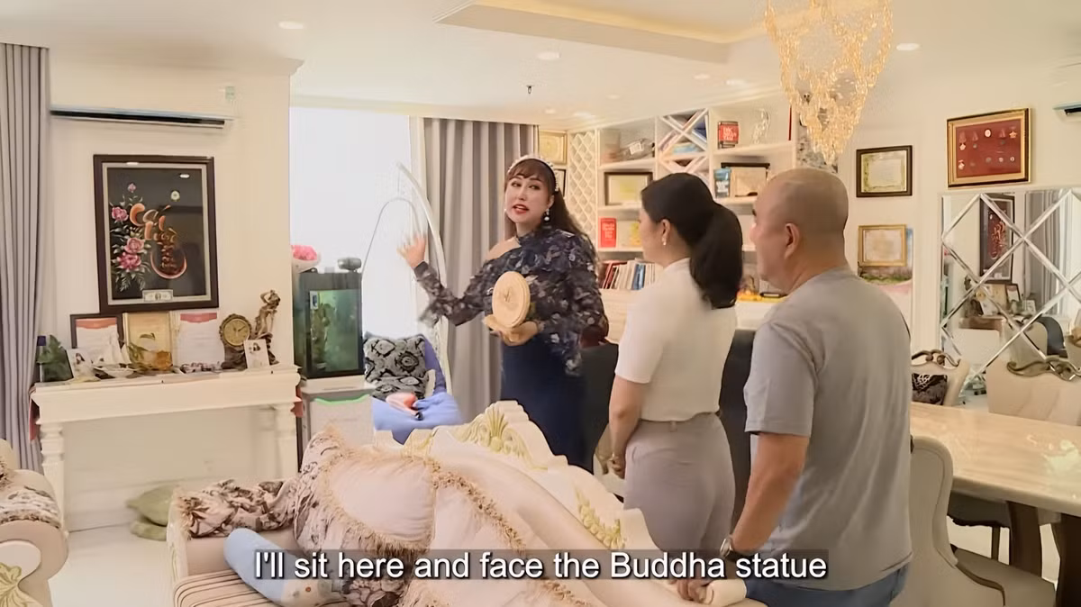 Phi Thanh Vân mua và ghép hai căn hộ liền kề thành một để có không gian rộng và thoáng gồm ba phòng ngủ. Ảnh chụp màn hình