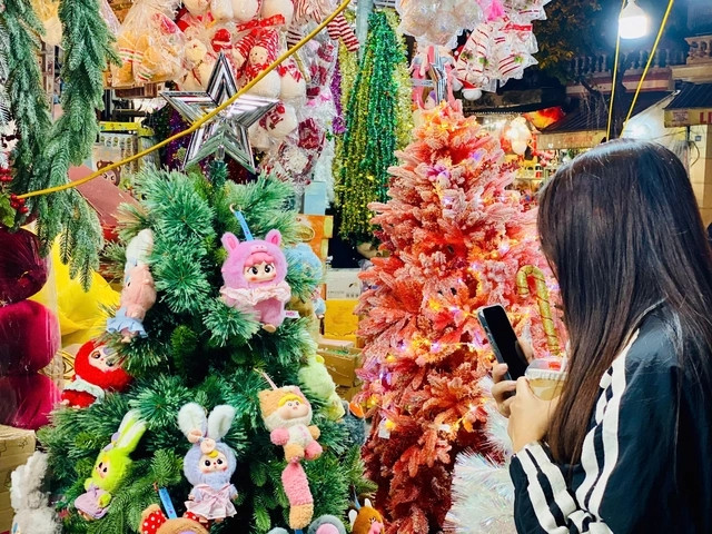 Giá mỗi thú nhồi bông Baby Three không hề rẻ, từ vài trăm đến vài triệu đồng. Ảnh: Suckhoedoisong