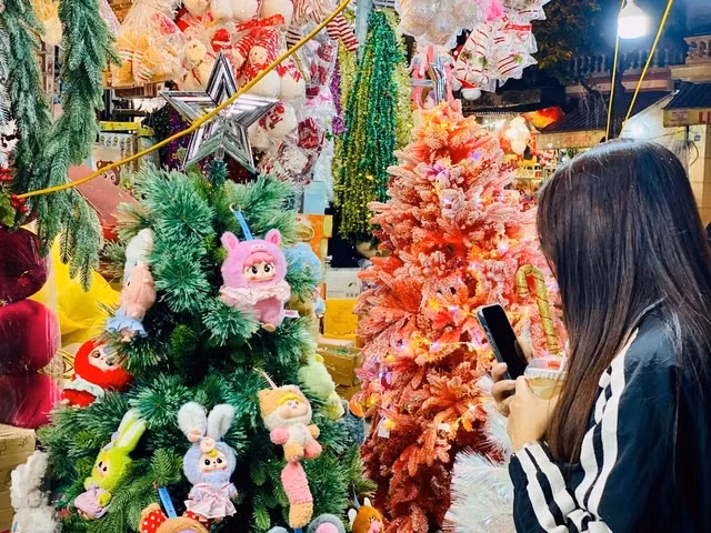 Giá mỗi thú nhồi bông Baby Three không hề rẻ, từ vài trăm đến vài triệu đồng. Ảnh: Suckhoedoisong