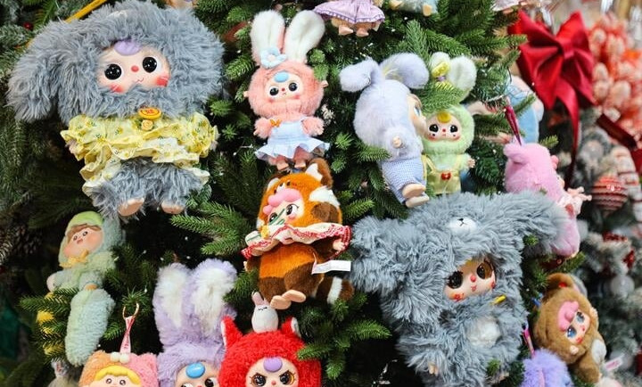 Gấu bông túi mù BaBy Three xuất xứ từ Trung Quốc, được ra mắt sau đồ chơi "hot trend" Labubu dưới hình thức "blind box" (hộp bí mật, hộp mù). Ảnh: Minh Đức/VTCNews