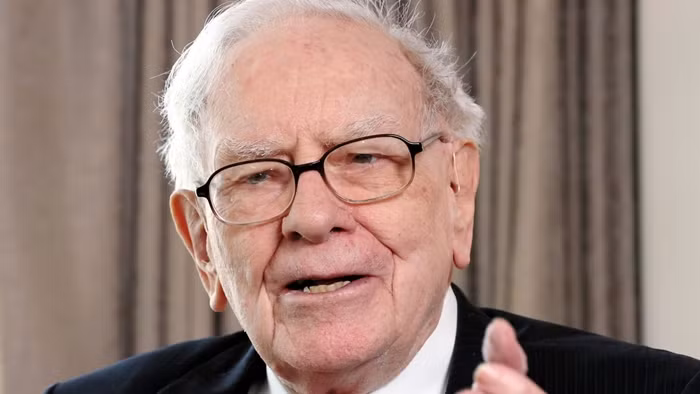 Tài sản ròng của nhà đầu tư huyền thoại Warren Buffett tăng thêm 7,6 tỷ USD, lên mức 147,4 tỷ USD, xếp thứ 6 trong danh sách người giàu thế giới. Ảnh: CNN