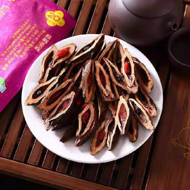 Kẹo cau ăn có vị ngọt the gần giống kẹo gừng, nhưng không nên nuốt bã kẹo sau khi nhai. Ảnh: Internet