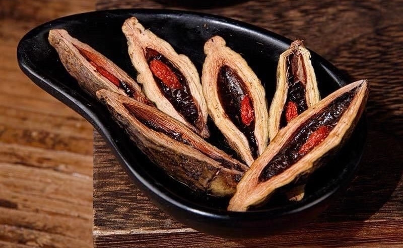 Nếu tính theo cân, kẹo cau có giá khoảng 3-3,3 triệu đồng/kg tuỳ loại. Ảnh: TorkiFood