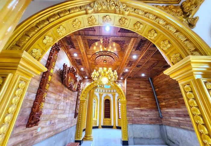 Gian chính phủ một lớp đồng mỏng, một số gian phụ phía sau sơn màu vàng. Ảnh: Tiền phong