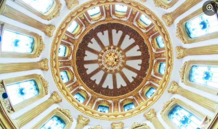 Chóp đỉnh tòa nhà thiết kế dạng vòm, sang trọng. Ảnh: Vietnamnet