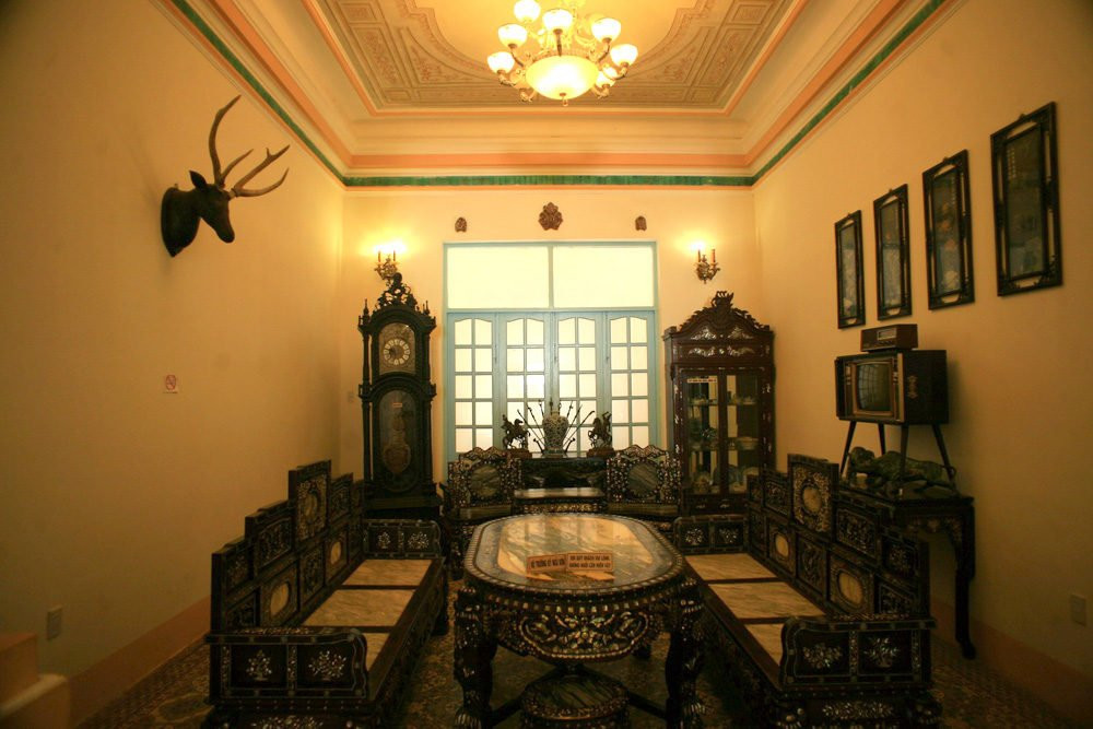 Tương xứng với vẻ ngoài hoành tráng là nội thất đẳng cấp. Ảnh: Qpdesign