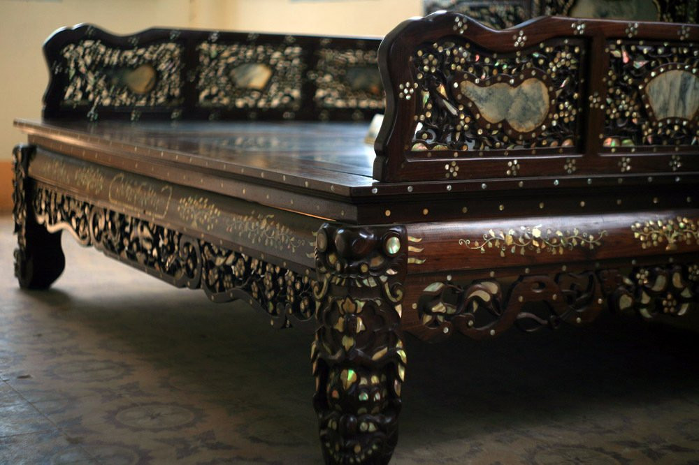 Sập dành cho khách đến chơi trong dinh thự. Ảnh: Qpdesign