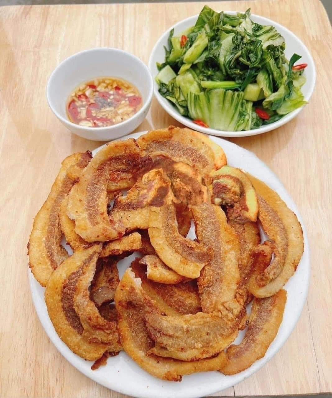 Giá mỗi cân tóp mỡ dao động từ 300.000 - 400.000 đồng/kg, loại đặc biệt có thể lên đến 500.000 đồng/kg. Ảnh: Facebook