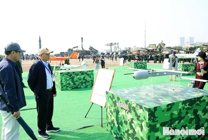 Nổi bật trong đó là chiếc UAV chiến đấu cấp chiến thuật VU-C2 với thiết kế ngang 1,5m, dài 1,1m, trọng lượng cất cánh tối đa 8kg, thời gian hoạt động liên tục 40 phút, đạt tốc độ tấn công mục tiêu tối đa lên đến hơn 130km/h.