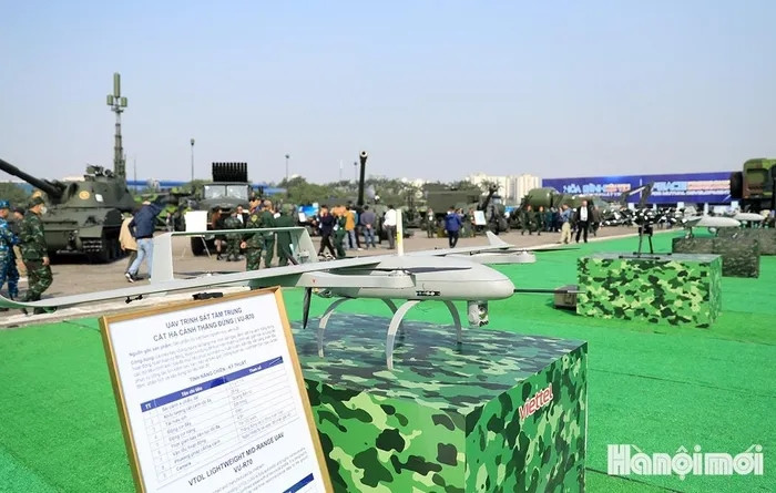 UAV trinh sát VU-R70 có thời gian bay khoảng 5 giờ, cự ly hoạt động 70km, tốc độ trung bình 120km/h và sử dụng công nghệ trí tuệ nhân tạo để trinh sát, chỉ thị mục tiêu.