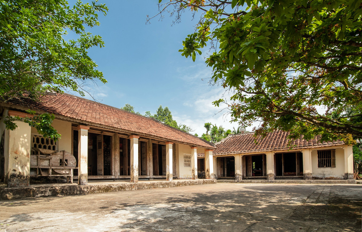 Ngôi nhà của cụ Mão do đội thợ nổi tiếng làng mộc Văn Hà (huyện Phú Ninh, Quảng Nam) xây dựng trong suốt 4 năm, bằng hàng trăm mét khối lõi gỗ mít rừng. Ảnh: Quangnam