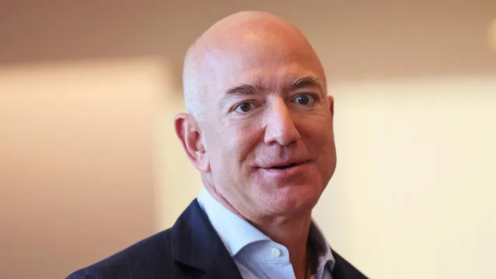 Bên cạnh đó theo OpenSecrets, Amazon đã đóng góp khoảng 1,5 triệu USD cho chiến dịch tranh cử của Kamala Harris, biến công ty thành một trong những nhà tài trợ lớn cho bà trong đợt tranh cử năm nay. Ảnh: Forbes