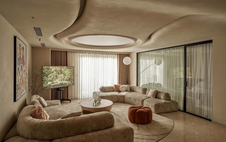 Qua ảnh có thể thấy, nhà mới của Đàm Thu Trang - Cường Đô La thiết kế theo phong cách hiện đại với tông màu nâu kem chủ đạo. Ảnh: TikTok Đàm Thu Trang