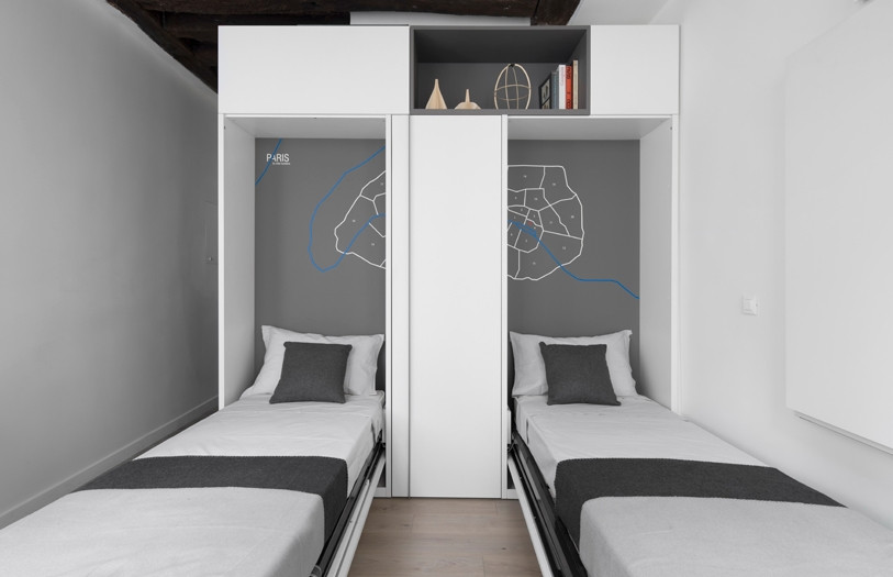 Khi cần sử dụng, hai chiếc giường sẽ được trải ra và cất gọn gàng phía trong nếu không dùng. Ảnh: Designboom