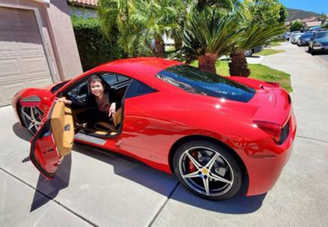 Ngoài sở hữu bất động sản, Việt Hương cũng sở hữu những xế hộp đắt tiền ở cả Mỹ và Việt Nam. Ảnh: Internet