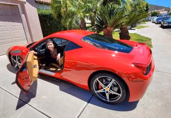 Ngoài sở hữu bất động sản, Việt Hương cũng sở hữu những xế hộp đắt tiền ở cả Mỹ và Việt Nam. Ảnh: Internet