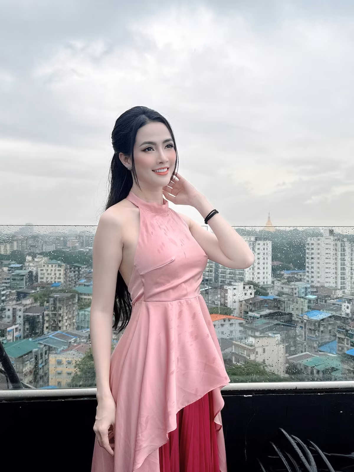 Ở tuổi 34, Hoa hậu Đại sứ Du lịch Thế giới 2018 - Phan Thị Mơ khiến nhiều người trầm trồ bởi nhan sắc rạng rỡ cùng cuộc sống sung túc. Ảnh: FB Mơ Phan