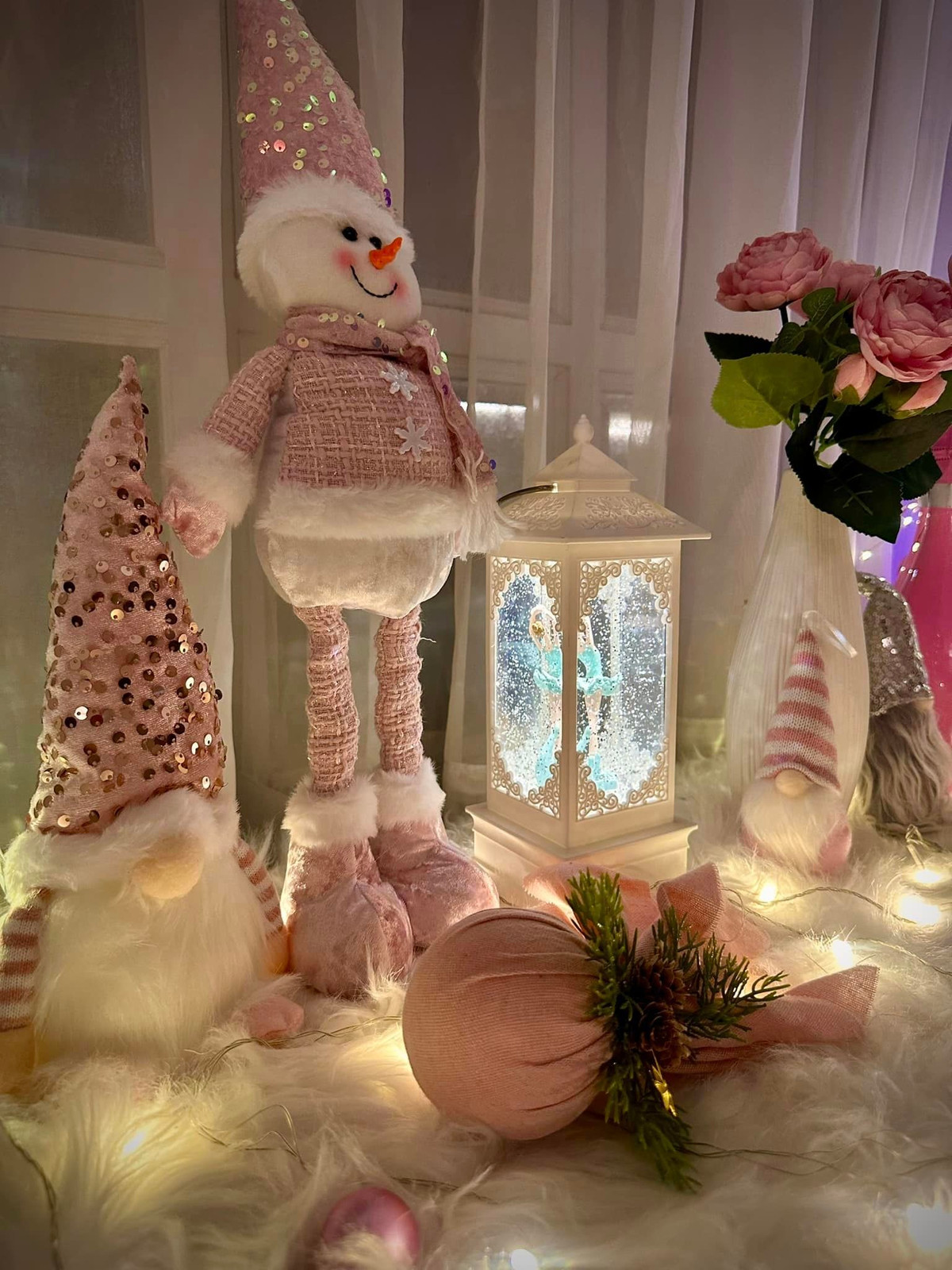 Sự thay đổi này khiến không gian căn biệt thự của Thúy Hạnh - Minh Khang thêm phần nhẹ nhàng, ngọt ngào và cuốn hút. Ảnh: FBNV