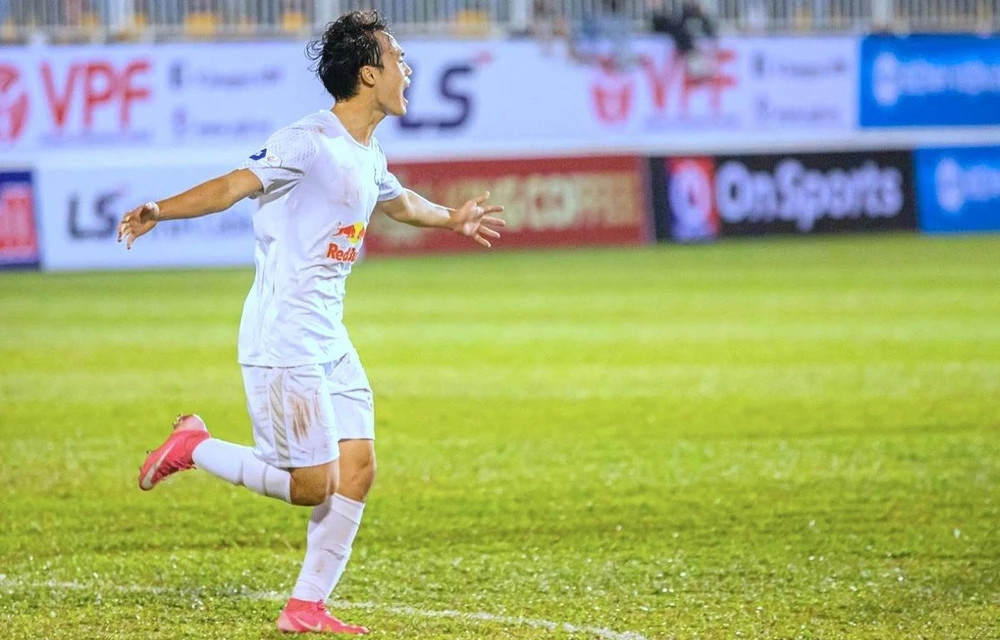 Trước đó, khi còn ở CLB HAGL, Văn Toàn cũng được xem là có mức lương cao top đầu V-League. Ảnh: Vietnamplus