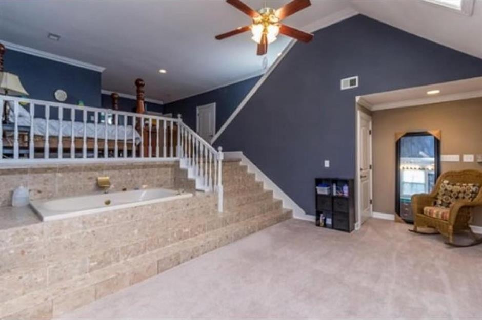 Đây là phòng khách, phòng tắm hay phòng ngủ? Ảnh: Instagram