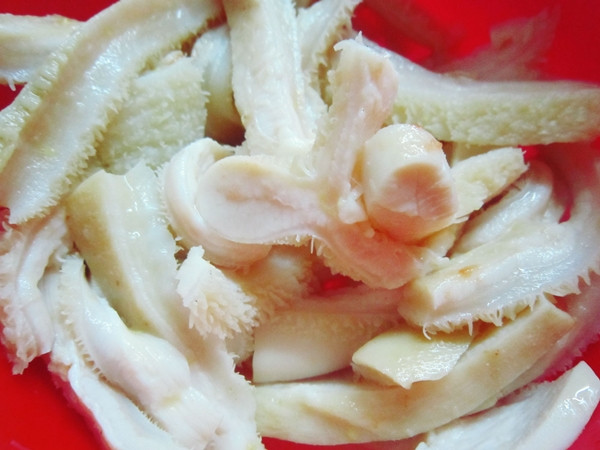 Tuy nhiên, những năm gần đây, sách bò bỗng trở thành nguyên liệu phổ biến được rất nhiều thực khách sành ăn lựa chọn. Ảnh: Internet