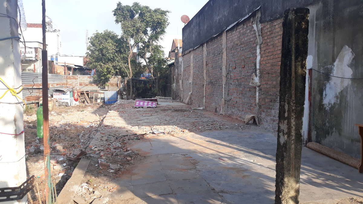 Biện pháp đưa ra là giữ lại phần móng bởi theo gia chủ, phần móng cũ ngày xưa làm rất chắc chắn. Vì giữ lại móng nên các vị trí cột trong nhà sẽ không thay đổi. Ảnh: Luân Nguyễn