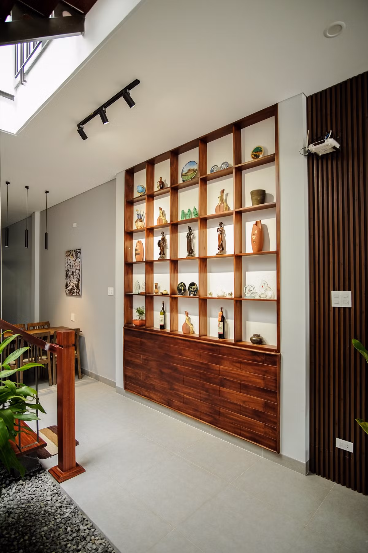 Góc trưng bày các món đồ lưu niệm. Ảnh: Luân Nguyễn