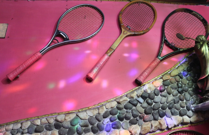 Vợt cầu lông cũng được sơn màu hồng theo ý thích của chủ nhân. Ảnh: Thegioitiepthi