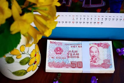 Trong suốt nhiều năm, tờ 500 đồng gắn bó với đời sống kinh tế của người dân. Ảnh: Tienle