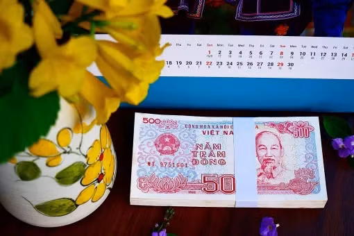 Trong suốt nhiều năm, tờ 500 đồng gắn bó với đời sống kinh tế của người dân. Ảnh: Tienle