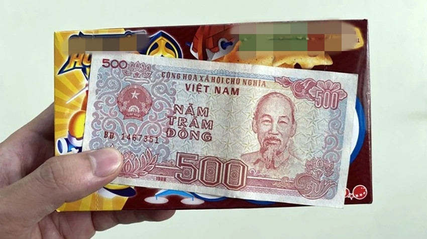 Nhưng theo thời gian, giá trị của tờ 500 đồng đã thay đổi. Hiện nay, tờ 500 đồng chỉ còn có giá trị rất nhỏ và ít được sử dụng trong các giao dịch hàng ngày. Ảnh: VOV