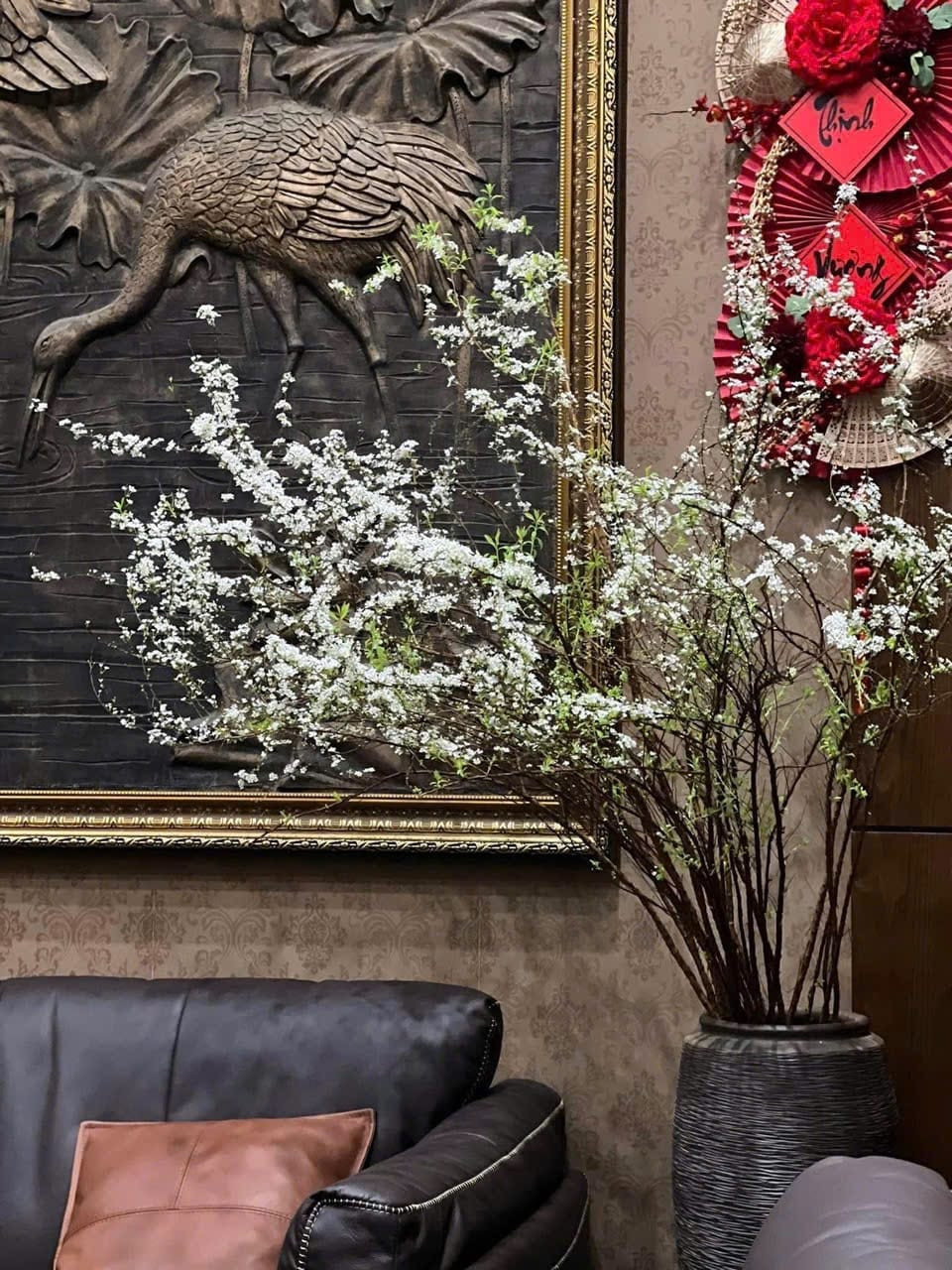 Dù gần 2 tháng nữa mới đến Tết Nguyên đán nhưng thời điểm này, nhiều chị em ở Hà Nội đã bắt đầu tìm mua hoa tuyết mai để chơi Tết. Ảnh: FB Vy Phuong