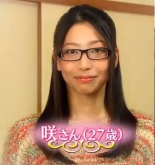 Điều đầu tiên Saki Tamogami làm là ngừng mua quần áo mới, thay vào đó là xin đồ cũ của gia đình và bạn bè. Ảnh: The Sun