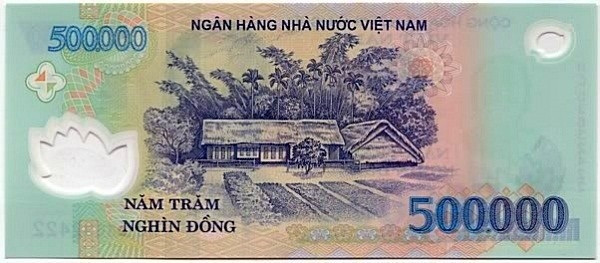Tờ tiền có mệnh giá lớn nhất tại Việt Nam là 500.000 đồng. Trên tờ tiền in hình ảnh ngôi nhà tranh 5 gian tại Làng Sen, Nam Đàn, Nghệ An. Đây là quê hương của Chủ tịch Hồ Chí Minh. Ảnh: Internet