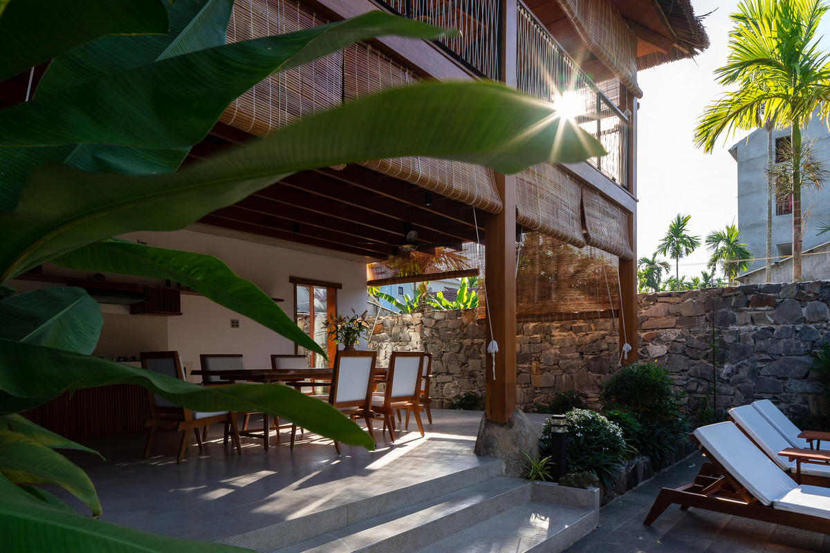 Đồng thời, cả hai không gian đều được kết nối liền mạch với thiên nhiên xung quanh. Ảnh: Quang Tran