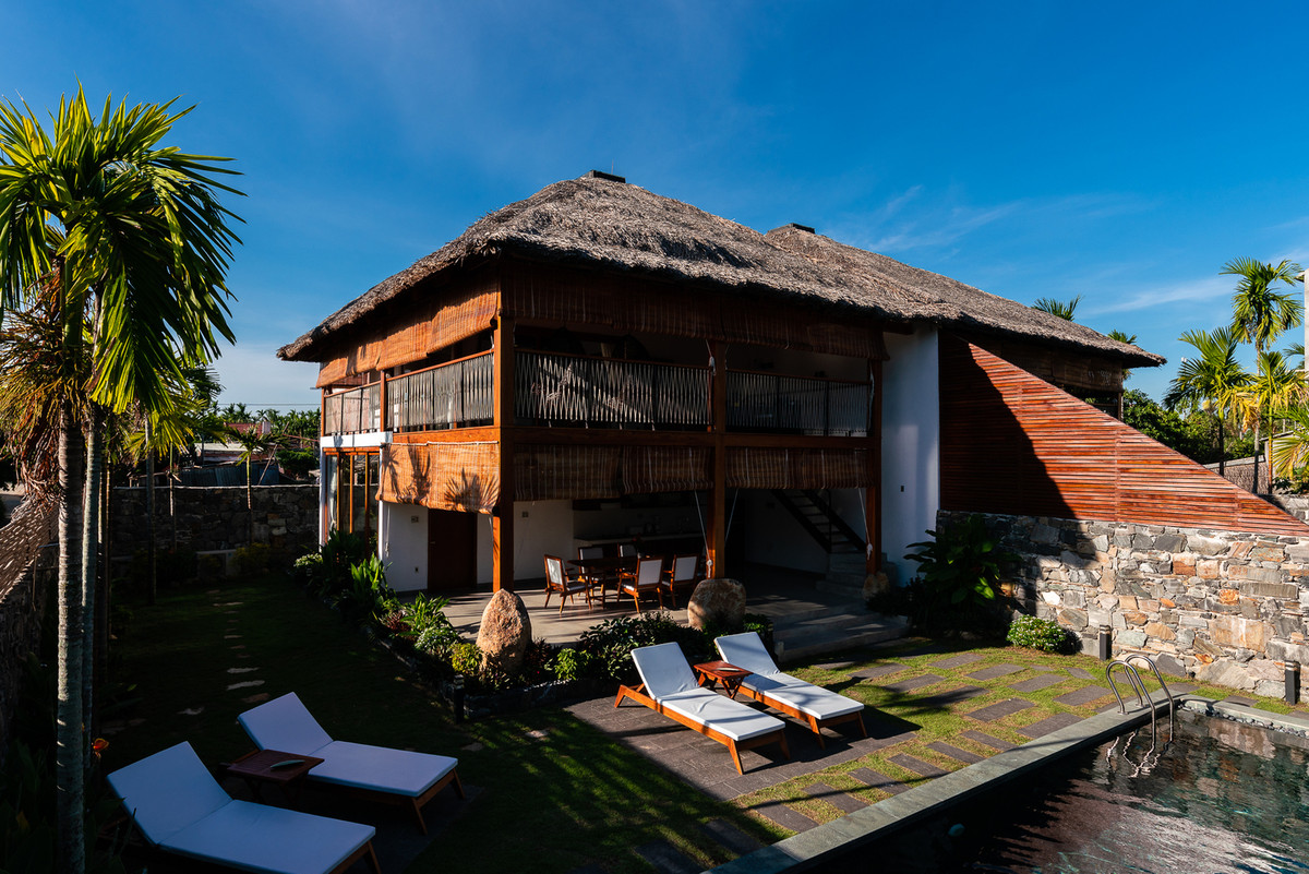 Hơn nữa, thiết kế của dự án phải đảm bảo phù hợp với khí hậu khắc nghiệt ở Hội An, mùa mưa kéo dài, mùa đông lạnh, đặc biệt mưa gió, bão và lụt thường xuyên xảy ra. Ảnh: Quang Tran