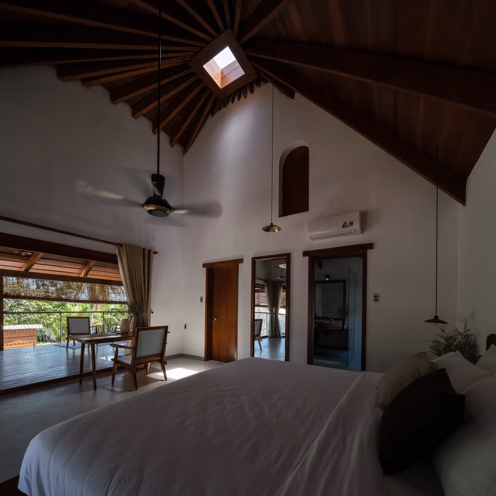 Nội thất phòng ngủ tối giản. Ảnh: Quang Tran