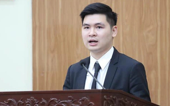 Năm 2020, khi mới 25 tuổi, Vinh Quang tiếp quản CLB Hà Nội từ bố. Điều này khiến anh trở thành chủ tịch một CLB trẻ nhất V.League. Ảnh: Người lao động