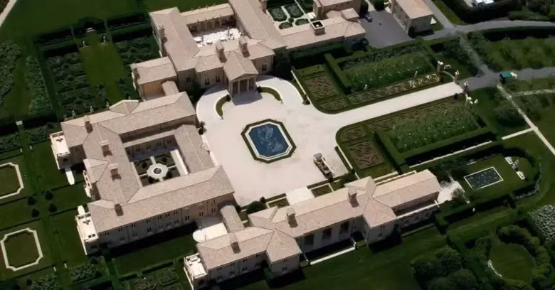 Fairfield Mansion là một khu điền trang lớn ở Hamptons, New York thuộc sở hữu của tỷ phú Ira Rennert. Năm 2024, Fairfield cũng nằm trong danh sách là dinh thự lớn nhất thế giới, trị giá 248 triệu USD. Ảnh: Capitalexotic